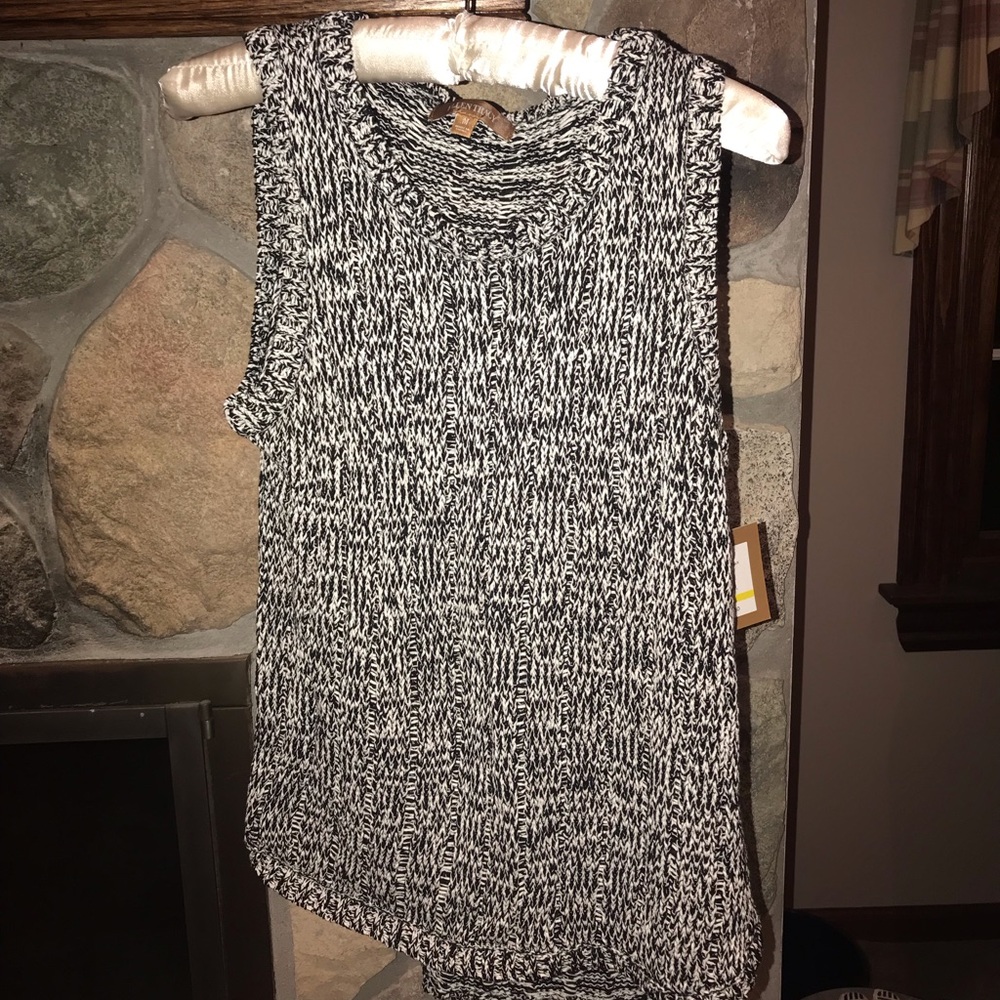 Sleeveless Black And White Sweater